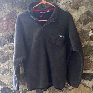 Patagonia synchilla vtg 90’s polar fleece men’s’ Medium Grey with purple trim.